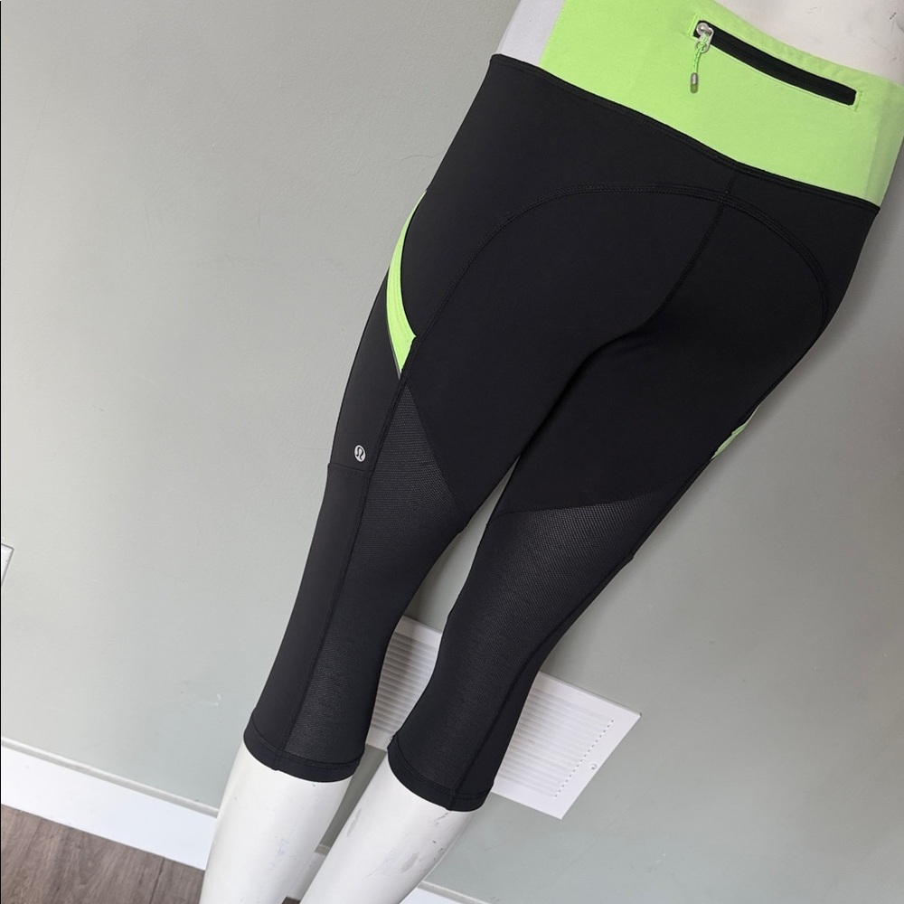 Lululemon Run: Mod Moves Crop  size 6